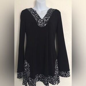 Great top to wear with leggings.